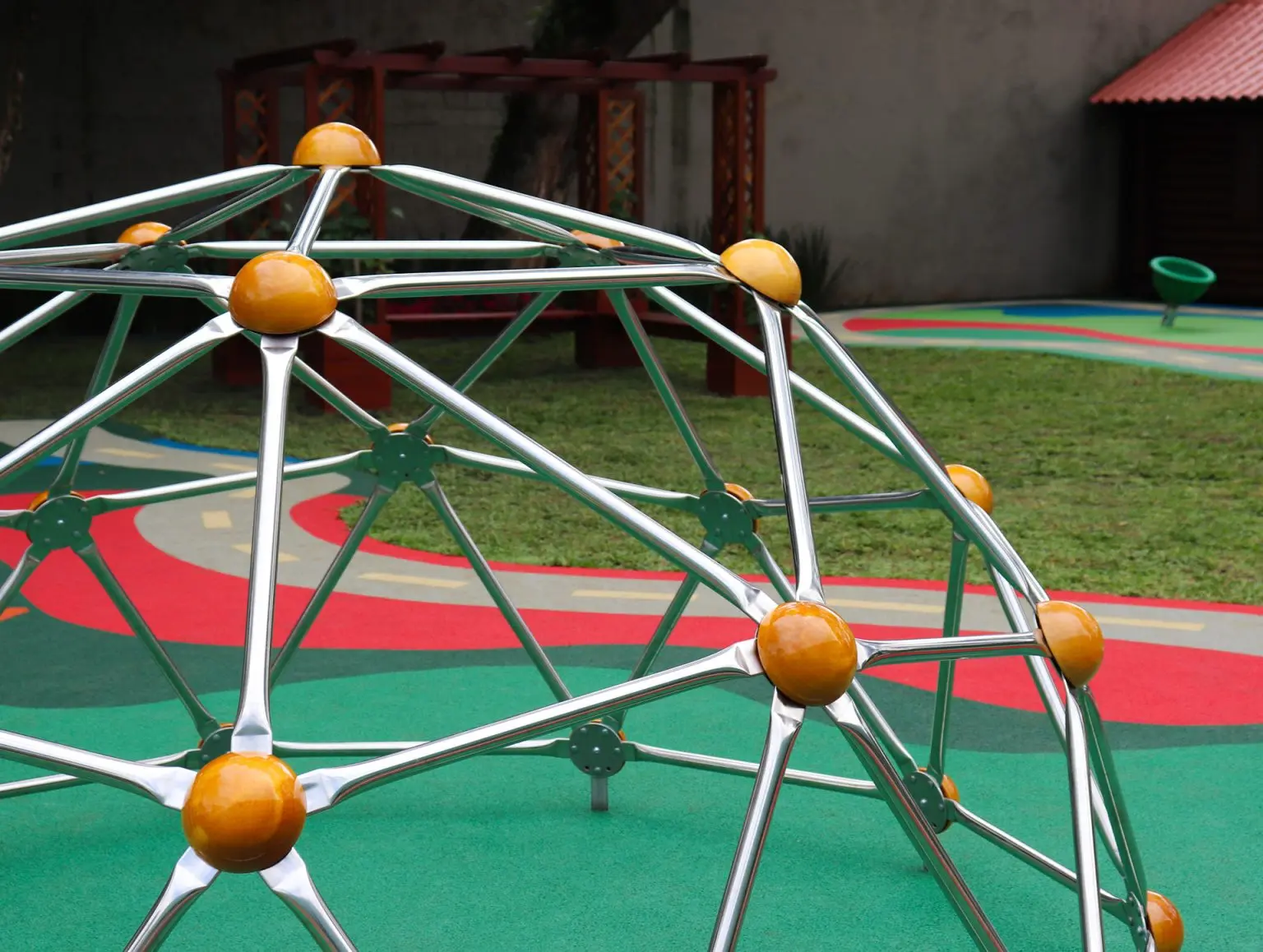 Brinquedos e equipamentos nacionais e importados, com curadoria especializada