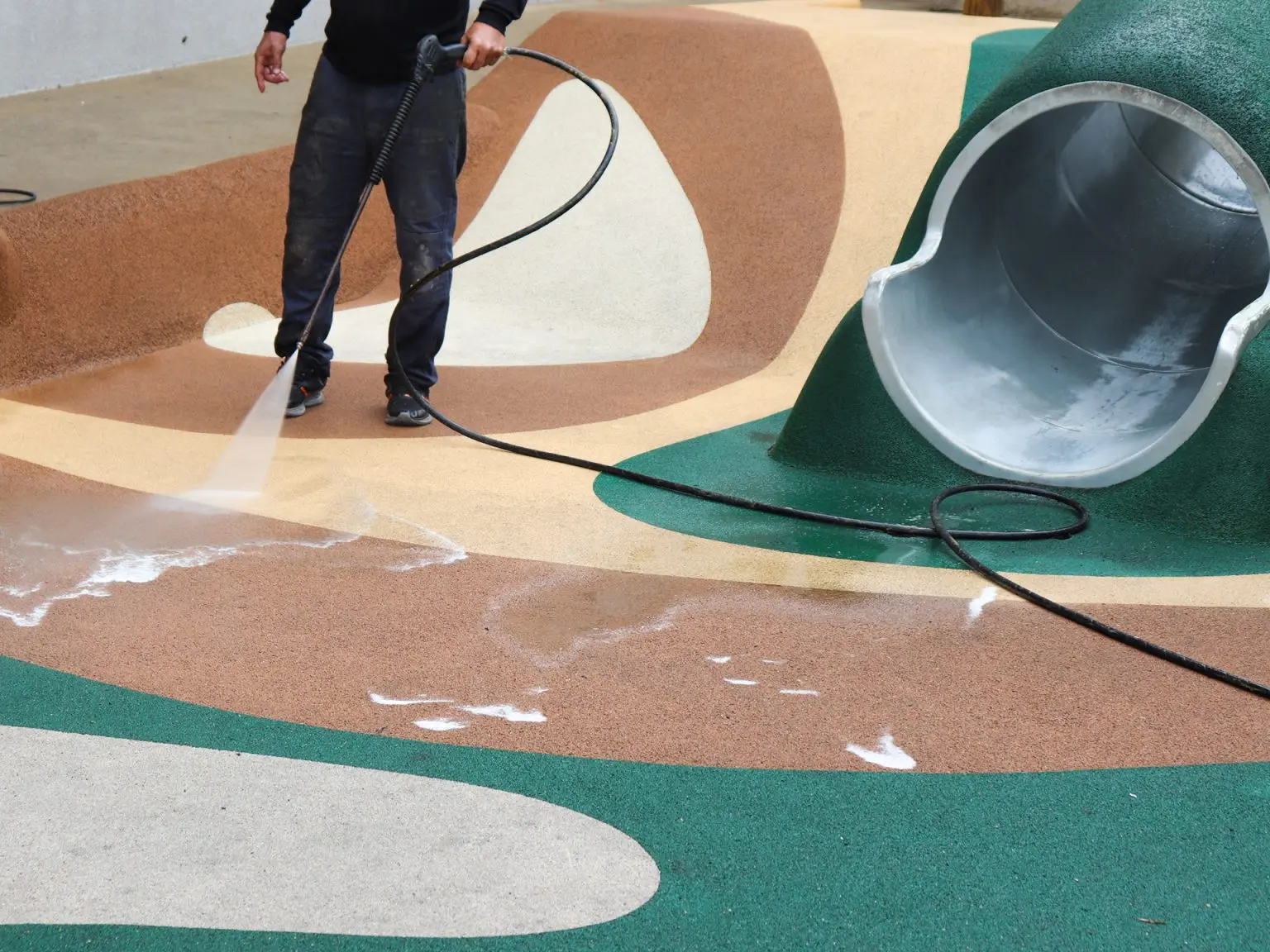 Como garantir a durabilidade do piso emborrachado EPDM: dicas de manutenção preventiva