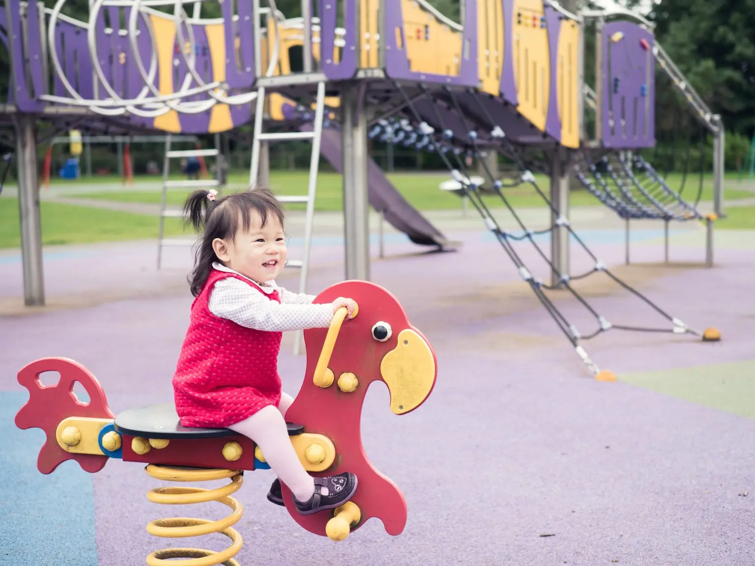 A importância dos playgrounds na primeira infância: muito além de brincar