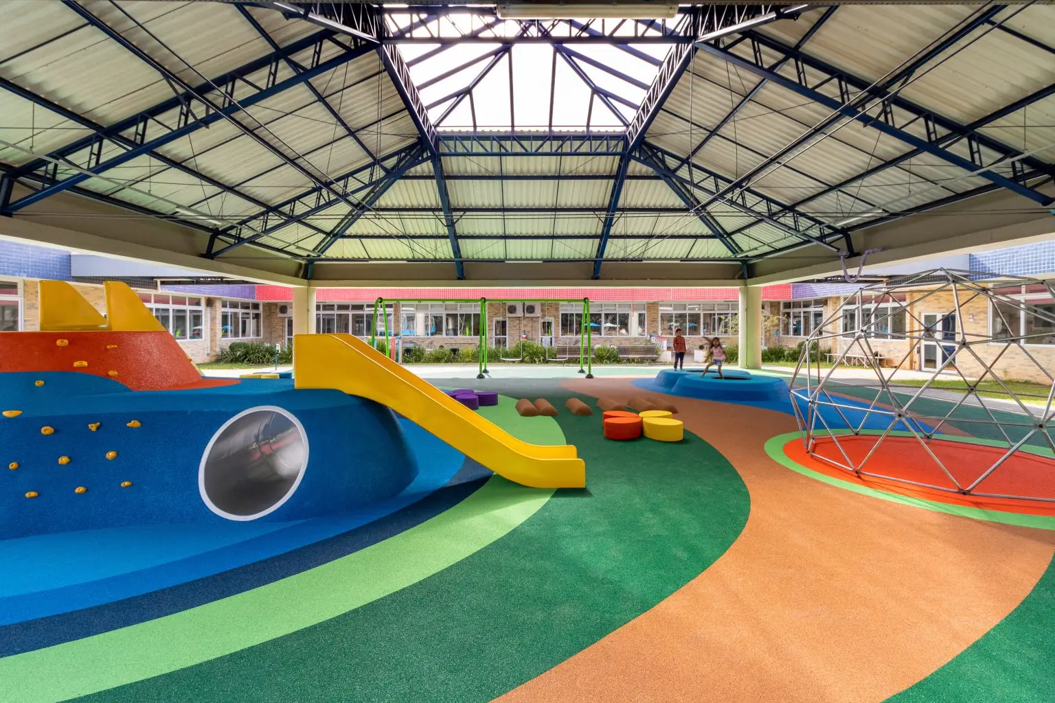 Os materiais mais utilizados em playgrounds modernos
