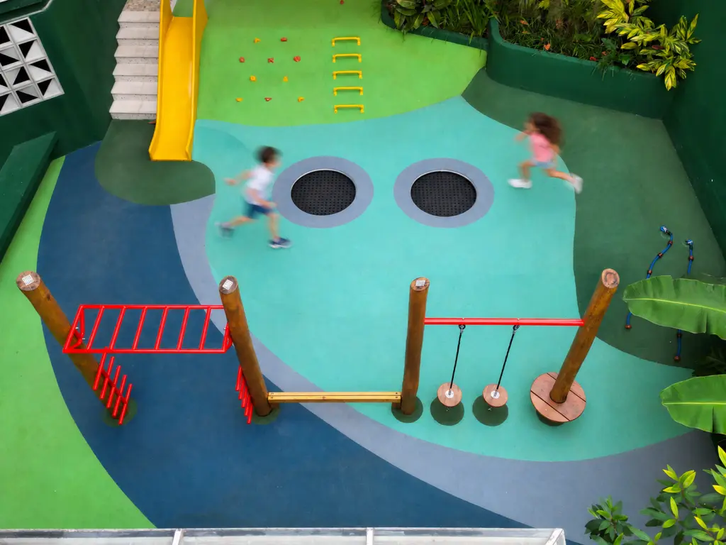 Na era das telas, por que não o playground?